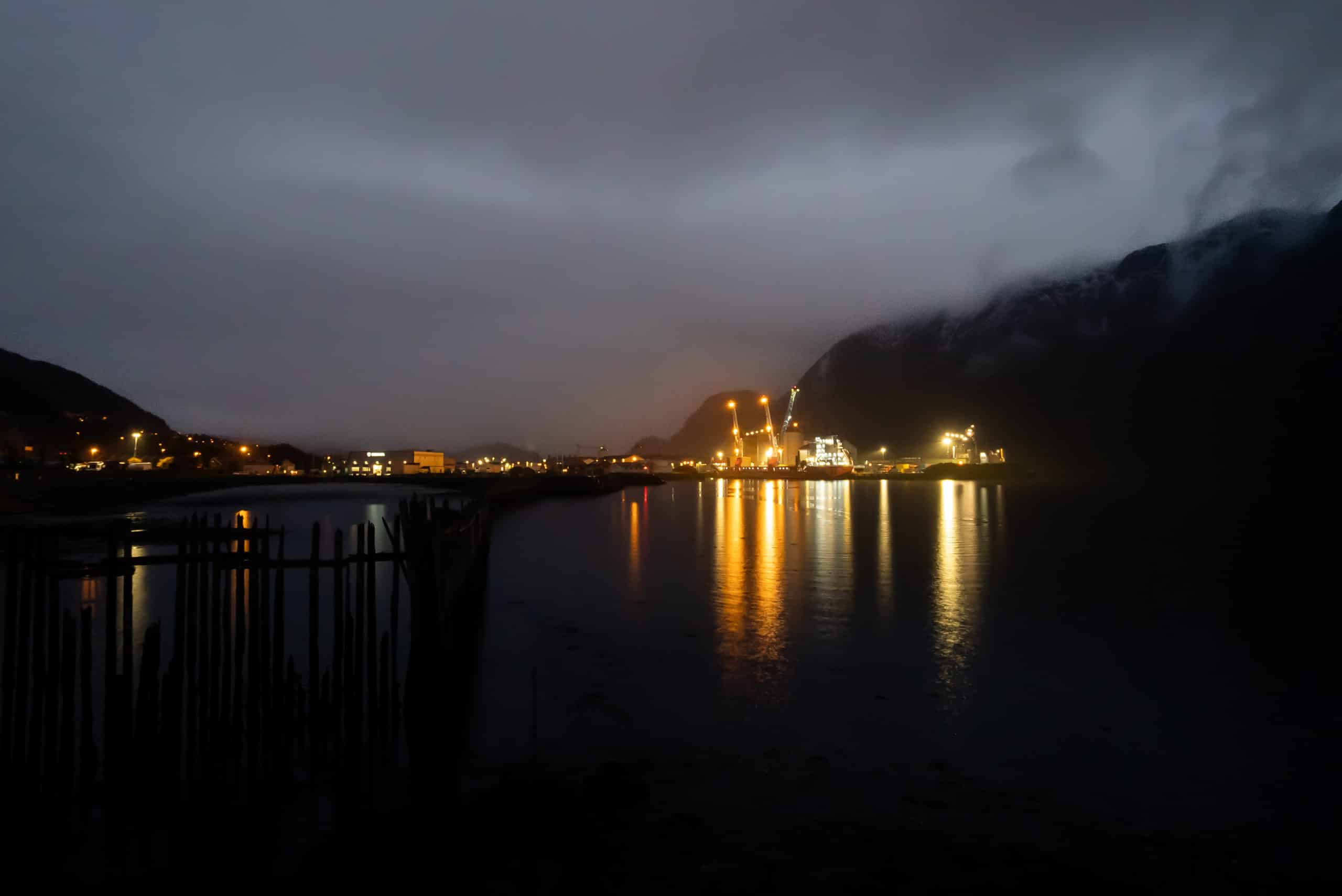 Mosjøen harbor lightens up in the dark.